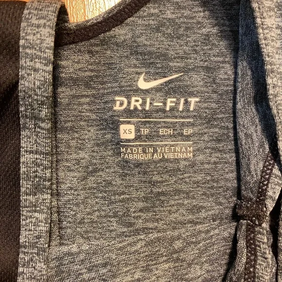 SOLD Women’s Nike Dri Fit Training Tank XS - Picture 2 of 5